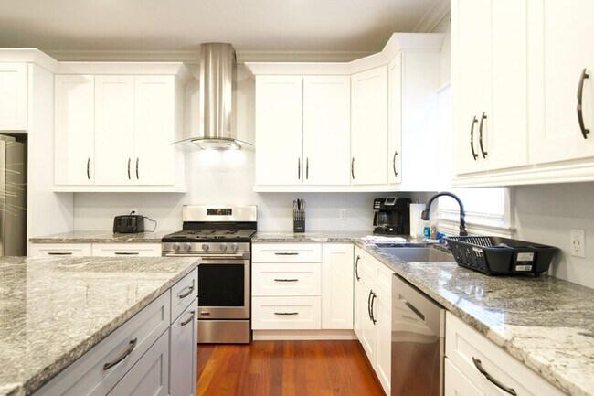 Building Photo - 916-920 Dean Street-SI ID1285029P