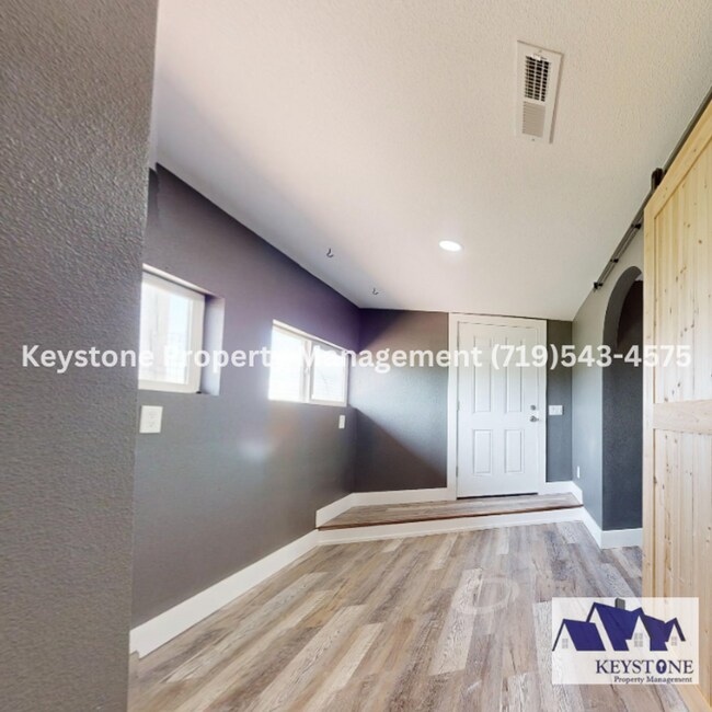 Building Photo - Stunning Rancher on the St Charles Mesa! 2...
