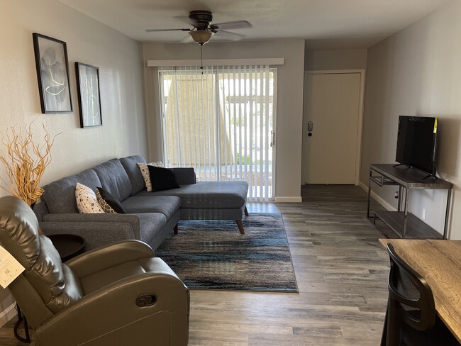 Building Photo - 420 N Villa Ct
