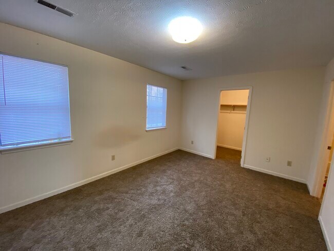 Building Photo - 1750 Cave Mill Rd