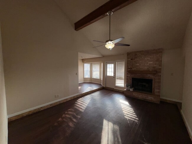 Building Photo - Updated 3/2/2 in Glen Estates