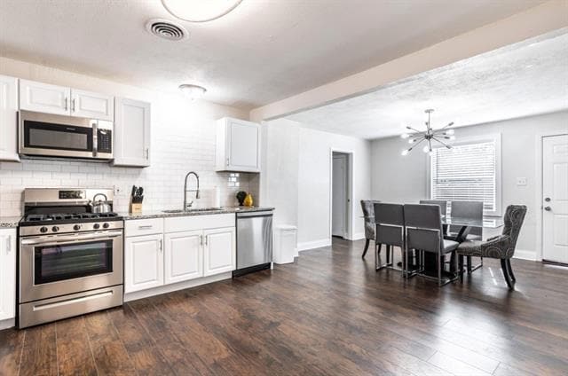 Building Photo - 2134 Fenwick Dr