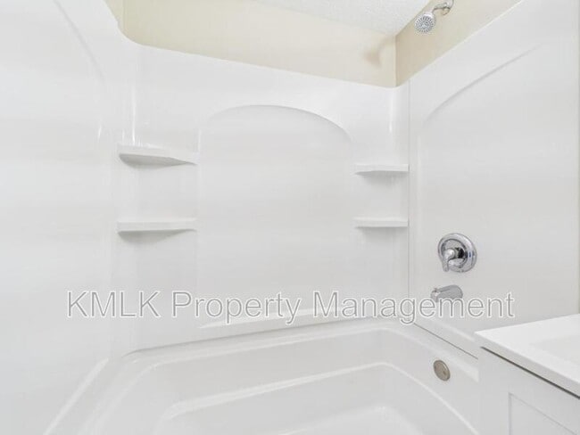 Building Photo - 9042 Maple Grove Rd