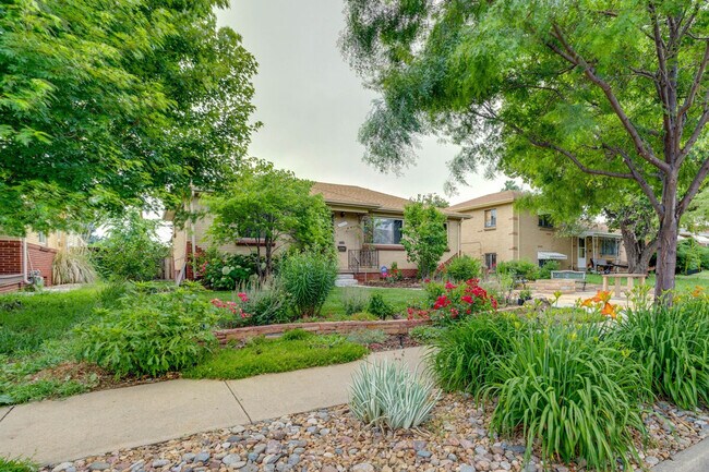 Building Photo - 3560 Dahlia St