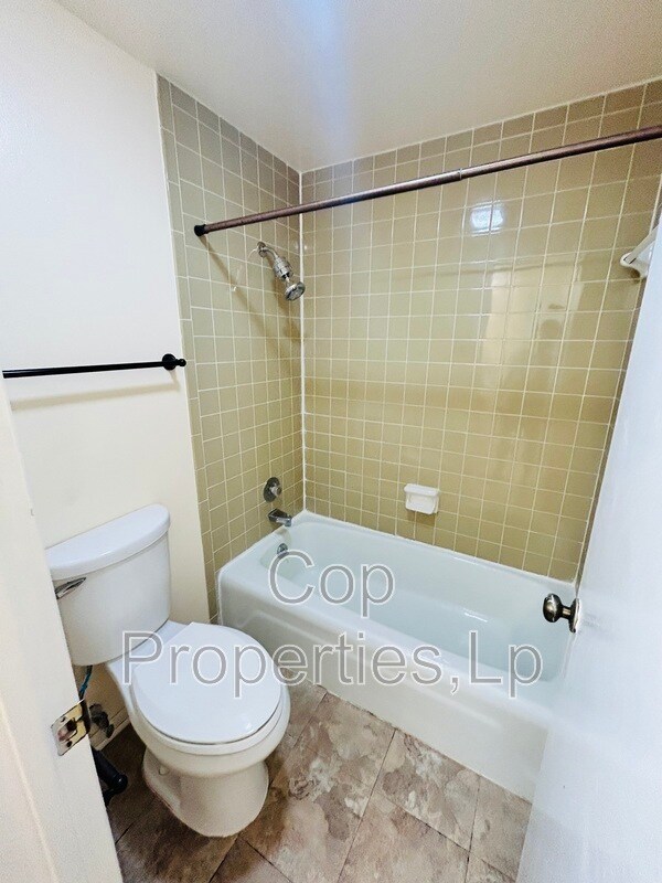 Building Photo - 3678 Hidden Dr