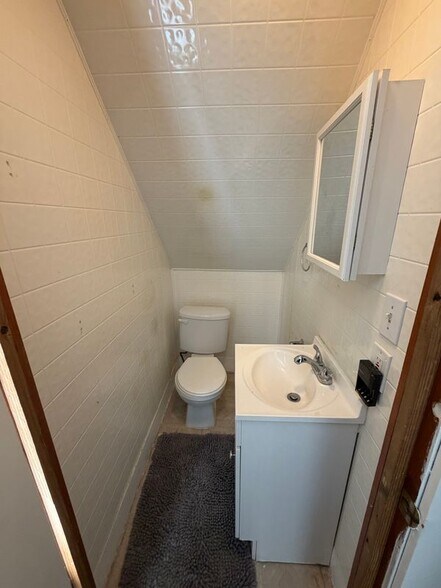 Building Photo - 10 Neptune St Ct
