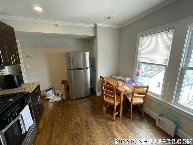 Building Photo - 2971 Washington St