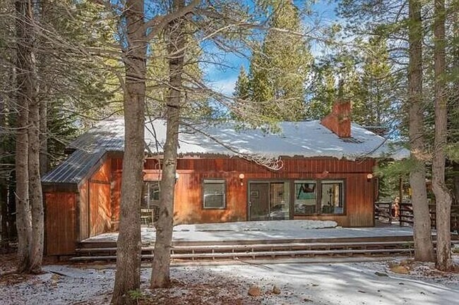 Building Photo - 14745 Davos Dr