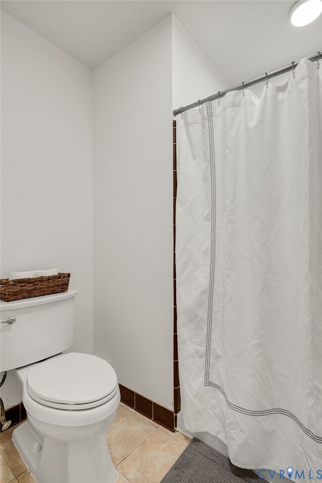 Building Photo - 9621 Peppertree Dr