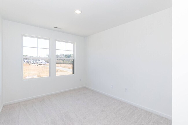 Building Photo - Brand New Townhome!