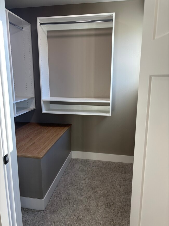 Building Photo - 762 Geoglein -3