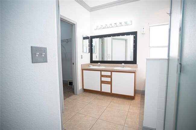 Building Photo - 546 Bloomingdale Dr