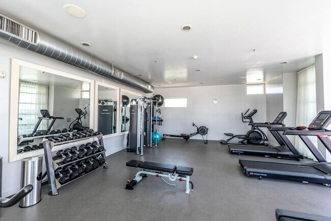 Building Photo - 527 Molino St