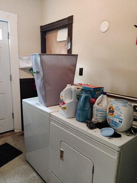 Building Photo - 57 Riverdale St