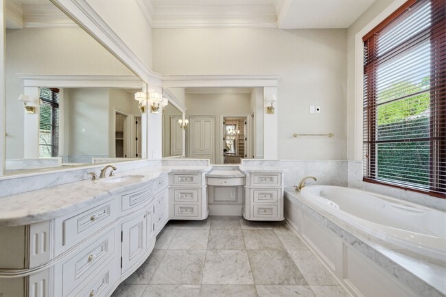 Building Photo - 5339 Tilbury Dr