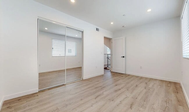 Building Photo - FOR RENT $4200, 4BED 3BATH,Downtown LA