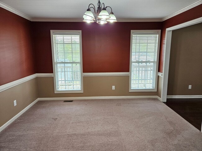 Building Photo - Rare 3 bedroom 2.5 bath home located in Dallas