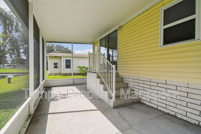 Building Photo - 242 Country Ln