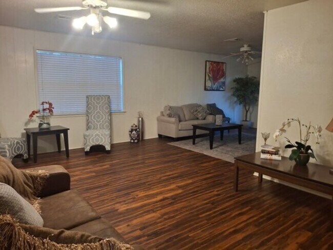 Building Photo - 1409 Paseo Del Oro