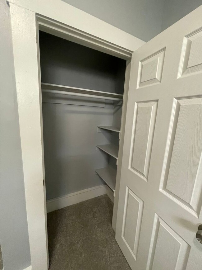 Building Photo - Second floor 4 Bedroom 1 Bathroom Two Stor...