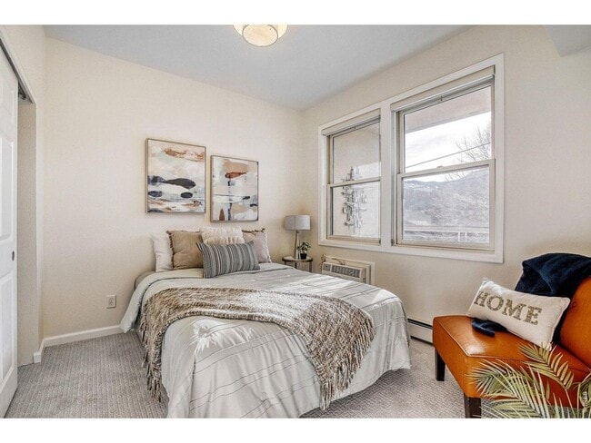 Building Photo - 2 Bed 2 Bath Condo In the Heart of Downtown Boulder!