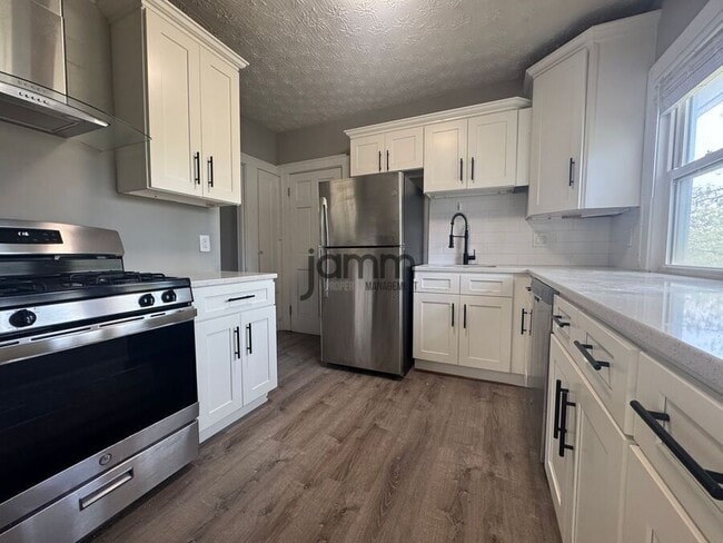 Building Photo - 2121 Carabel Ave