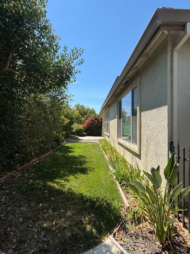 Building Photo - 520 Arlington Dr