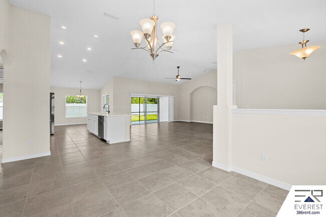 Building Photo - 10 Lysander Ln