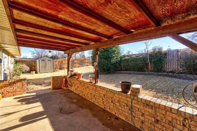 Building Photo - 5716 NW Cedarwood Dr