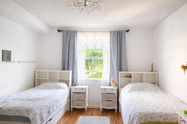 Building Photo - 17150 N Bay Rd