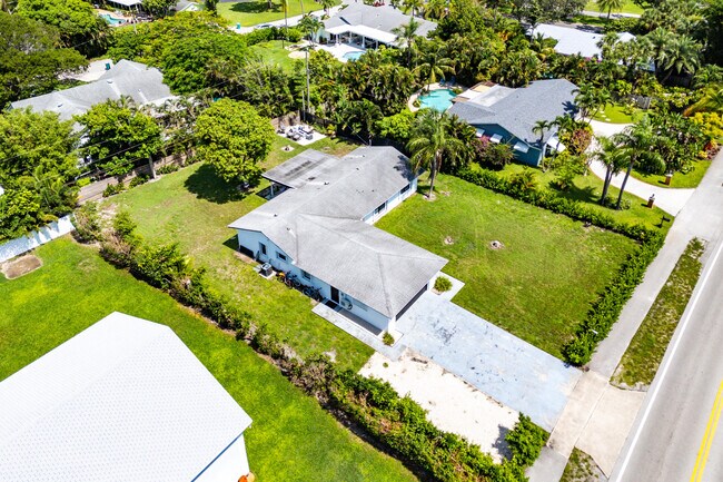 Building Photo - 3135 S Seacrest Blvd