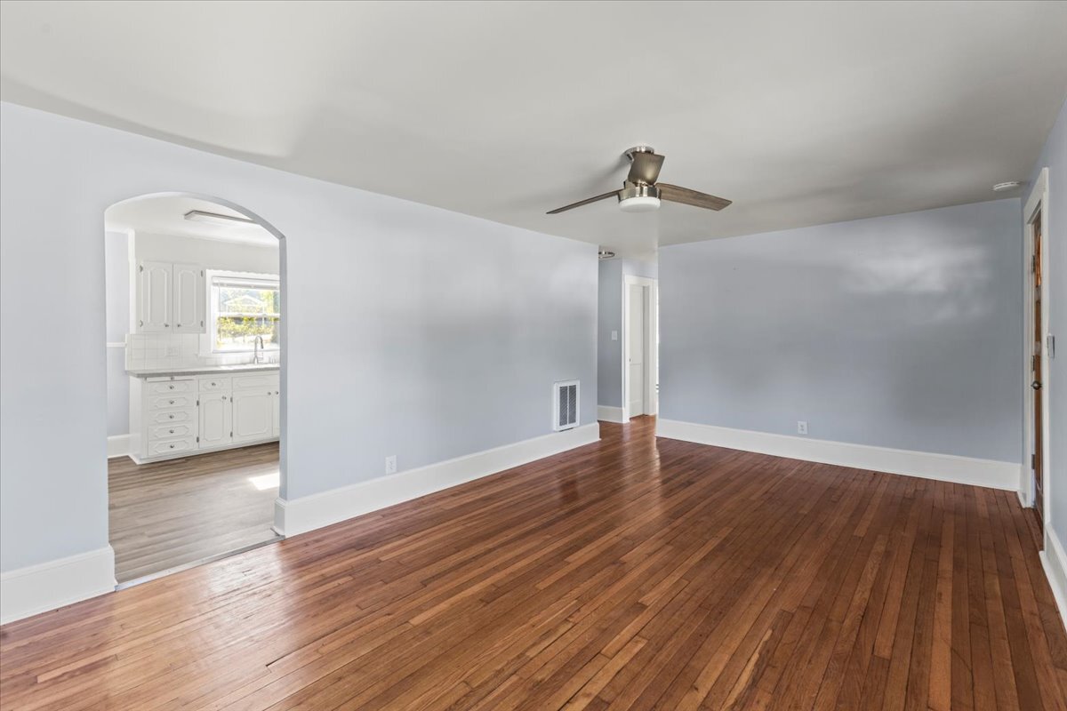 Building Photo - 10060 Central Dr