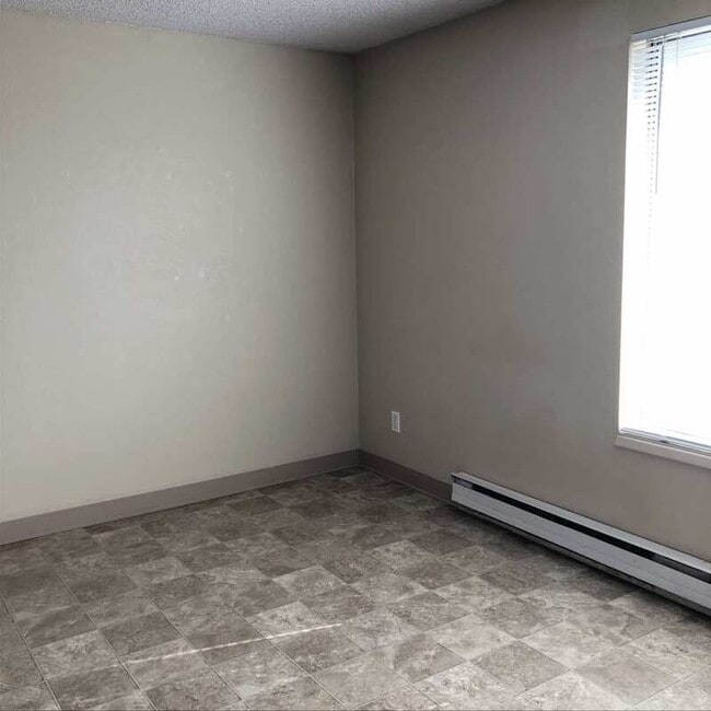 Building Photo - 248 W Clark St