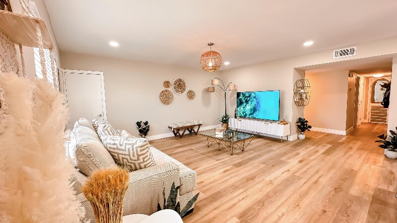 Building Photo - 2043 Sombrero Dr