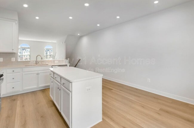 Building Photo - 14024 Sunrise Valley Dr