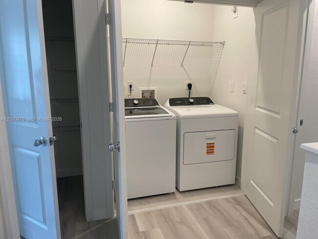 Building Photo - 1386 NE 3rd Ave