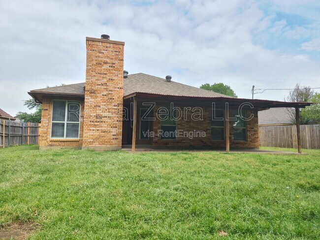 Building Photo - 7605 Misty Ridge Dr N