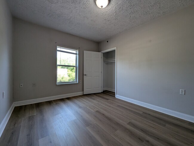 Building Photo - 3738 Riverbed Ln SE