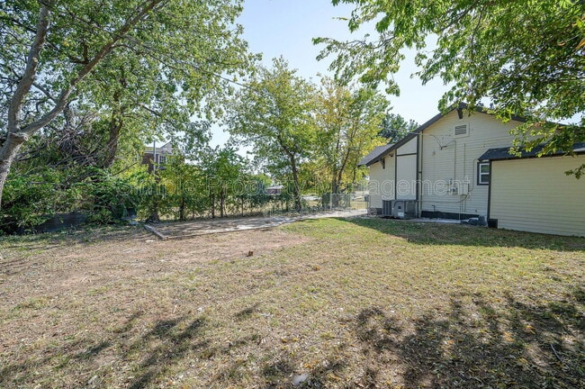 Building Photo - 1225 NE 17th St