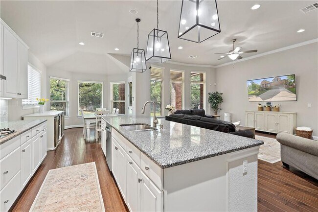 Building Photo - 4304 Valley Oaks Dr