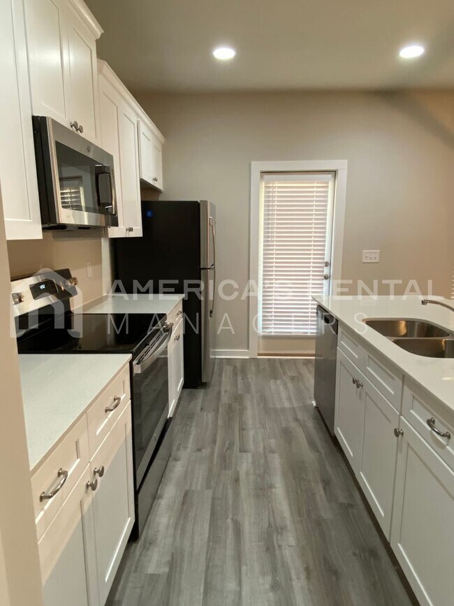 Building Photo - 210 Ridgeview Cir