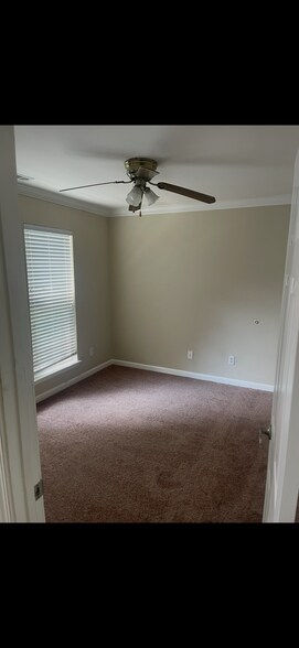 Building Photo - Room in Townhome on Reese Blvd W