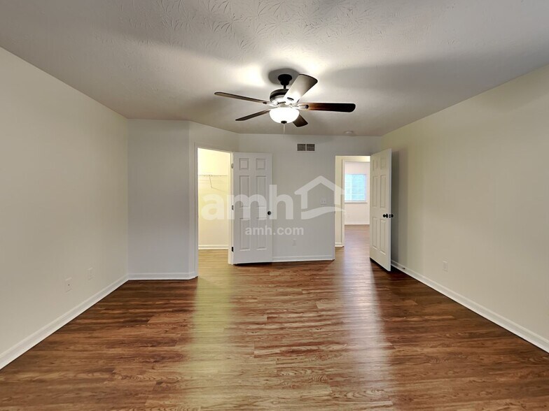 Building Photo - 1215 Brookstone Dr