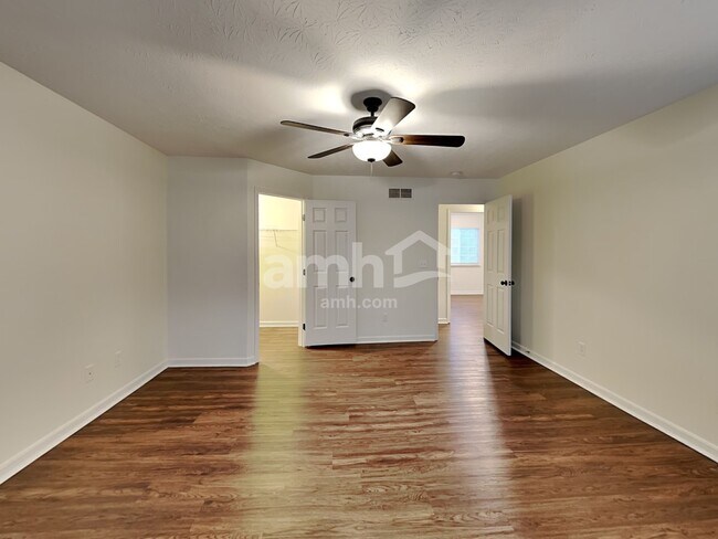 Building Photo - 1215 Brookstone Dr