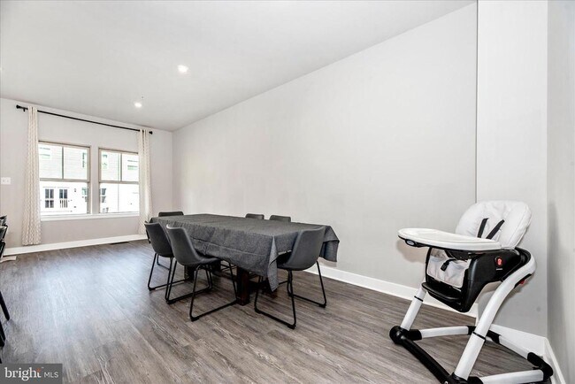 Building Photo - 6042 Fallfish Ct