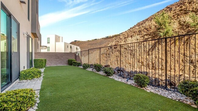 Building Photo - 406 Solitude Peak Ln