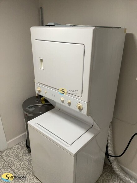 Building Photo - 3233 Rosselle St