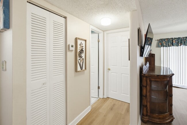 Building Photo - 6512 SW 112th Pl