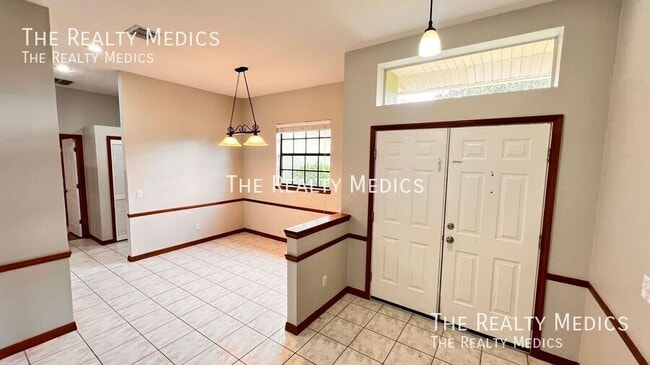 Building Photo - 2372 Sunnyview Dr