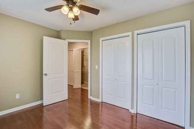 Building Photo - Cozy 2 Bedroom 2 Bathroom Condo in Seagate Village!